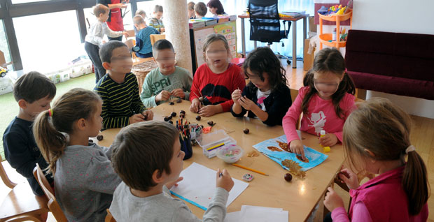 Храну за децу превозе комбијем за прљав веш